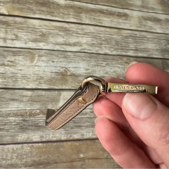 Michael Kors Wristlet Strap Gold Metal Hardware Taupe Beige Leather - Picture 6 of 6